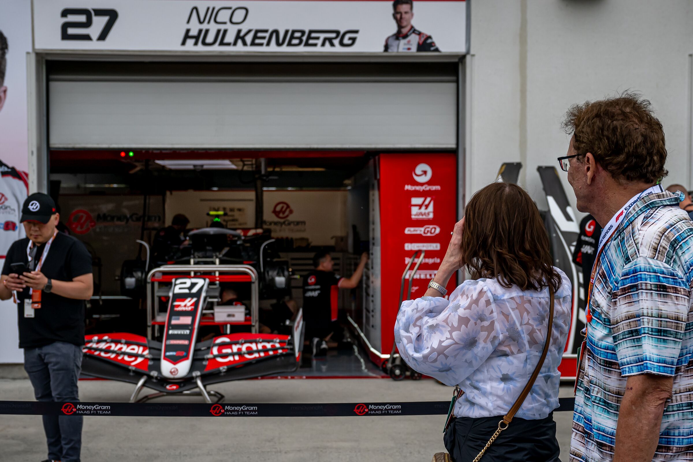 Aramco F1® Pit Lane Walk Inclusion