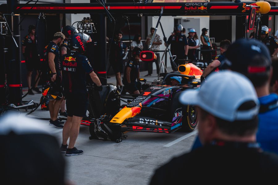 Exclusive Aramco F1® Pit Lane Walk Inclusion