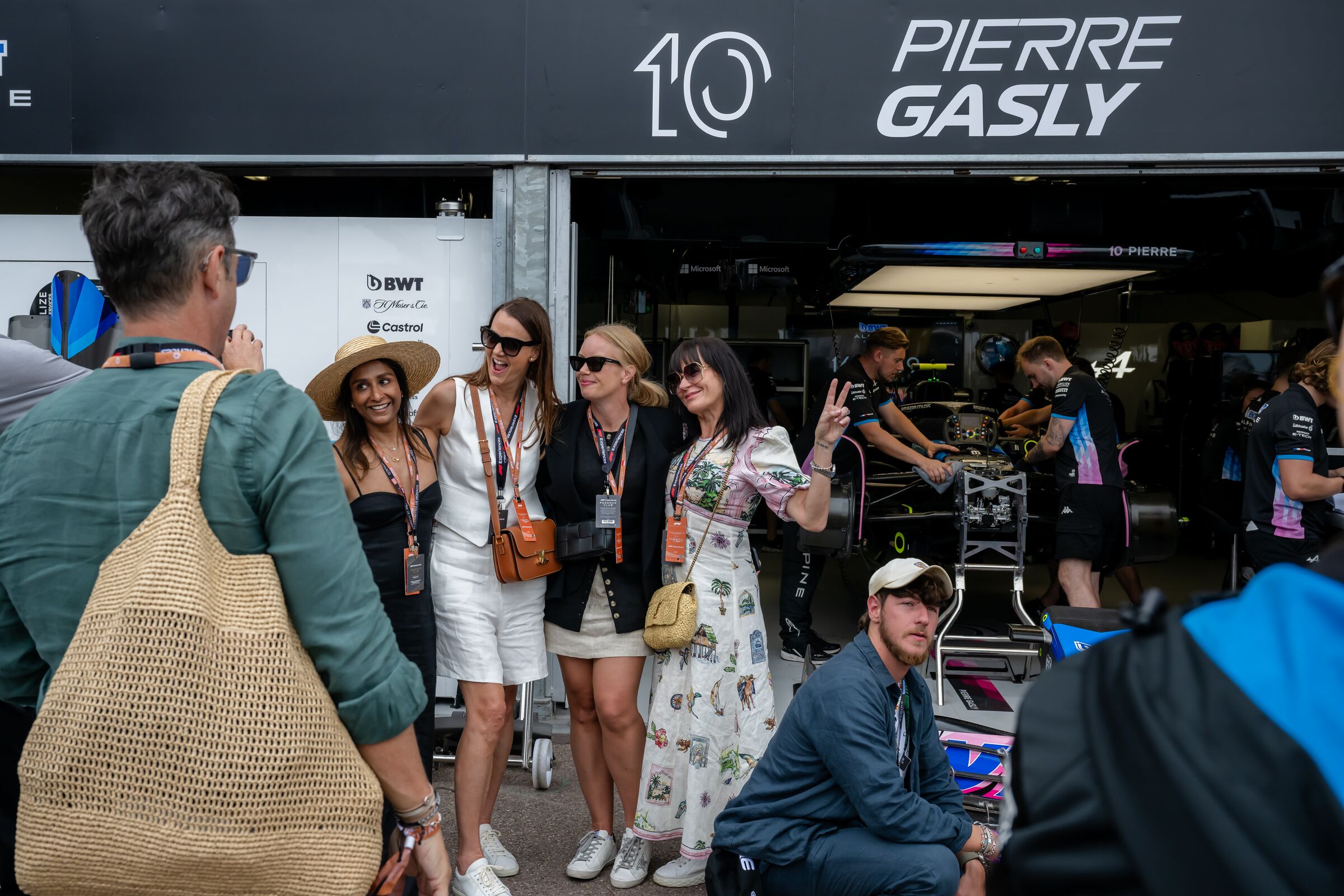 Aramco F1® Pit Lane Walk Inclusion